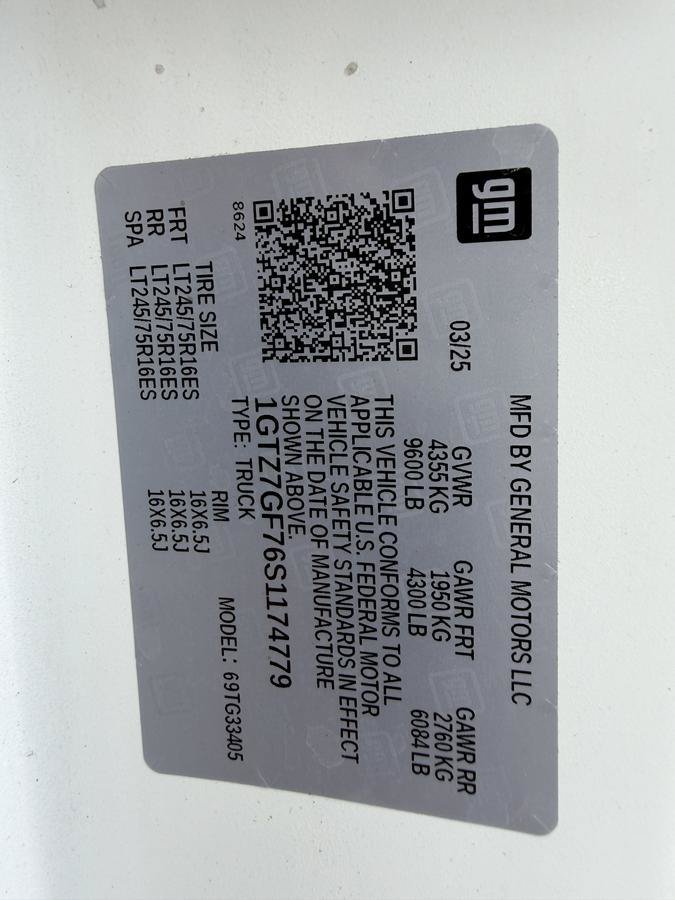 Used 2025 GMC Savana 3500 RWD image 21