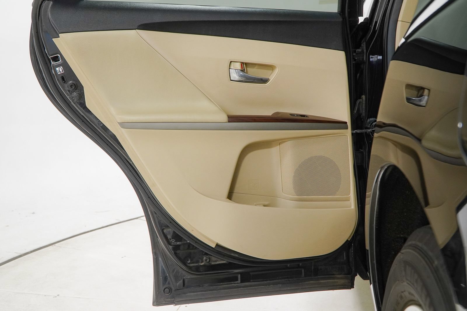 Used 2013 Toyota Venza LE FWD image 38