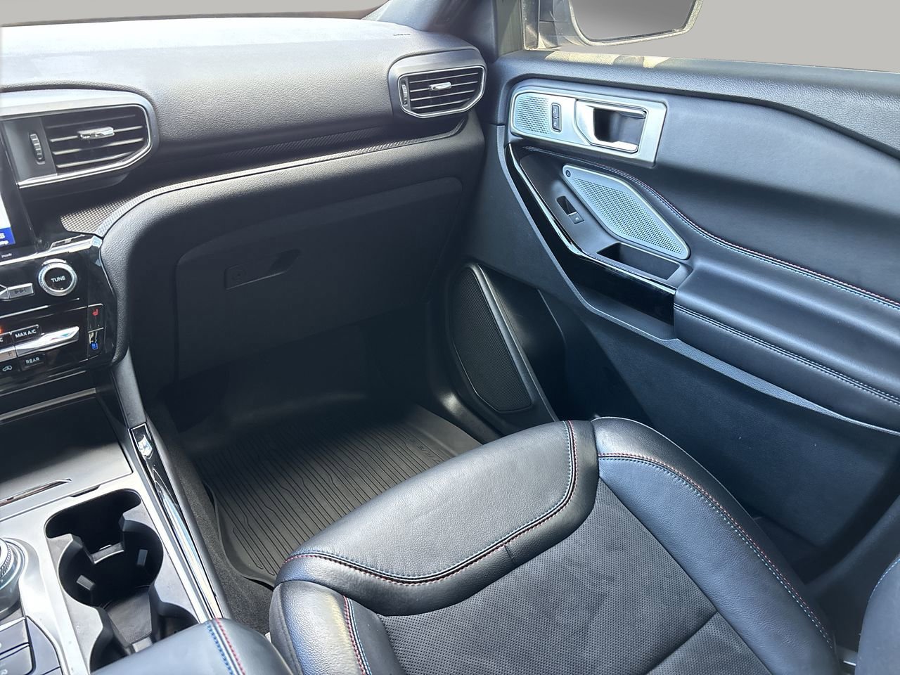 Used 2023 Ford Explorer ST w/ Equipment Group 401A image 17