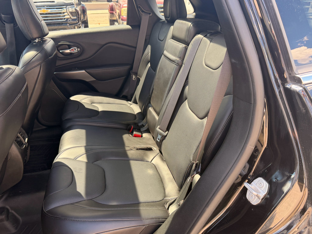Used 2019 Jeep Cherokee Overland w/ Heavy Duty Protection Group AWD/4WD image 11