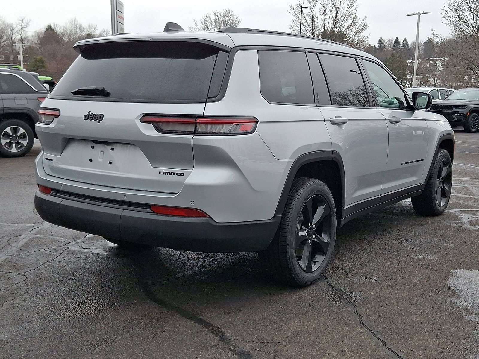 New 2025 Jeep Grand Cherokee L Limited w/ Black Appearance Package image 6
