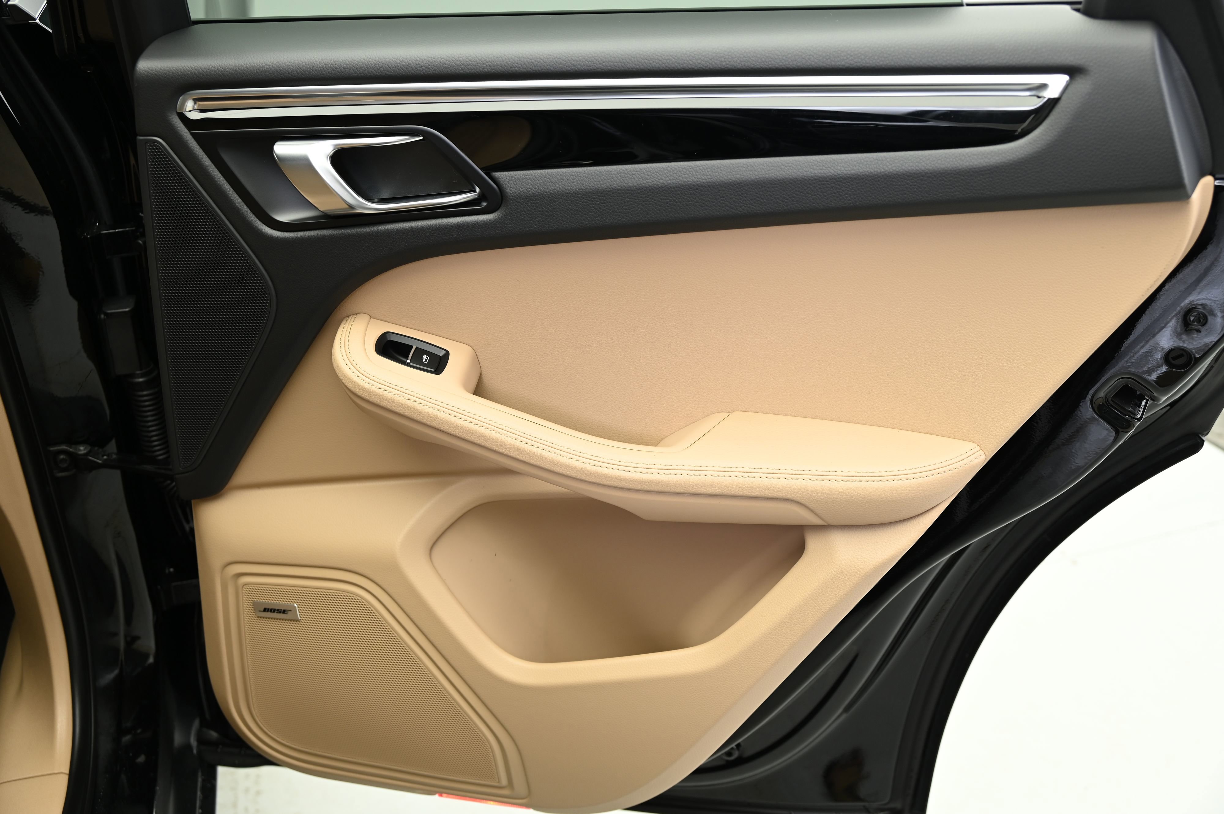 Used 2025 Porsche Macan image 22