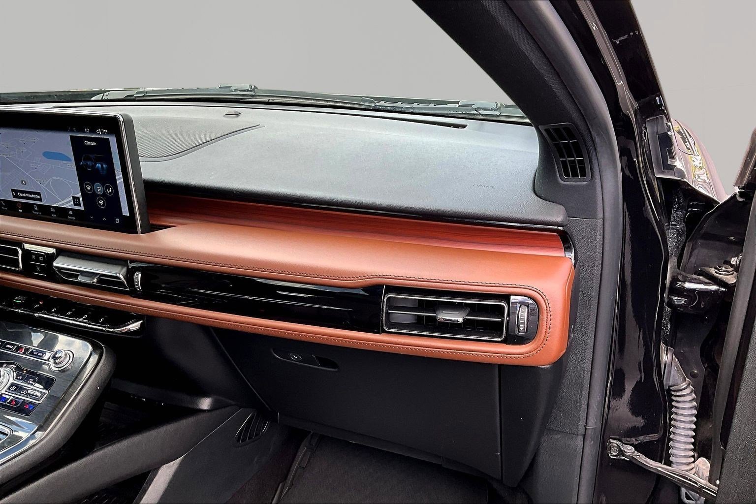Used 2023 Lincoln Nautilus Reserve AWD/4WD image 26