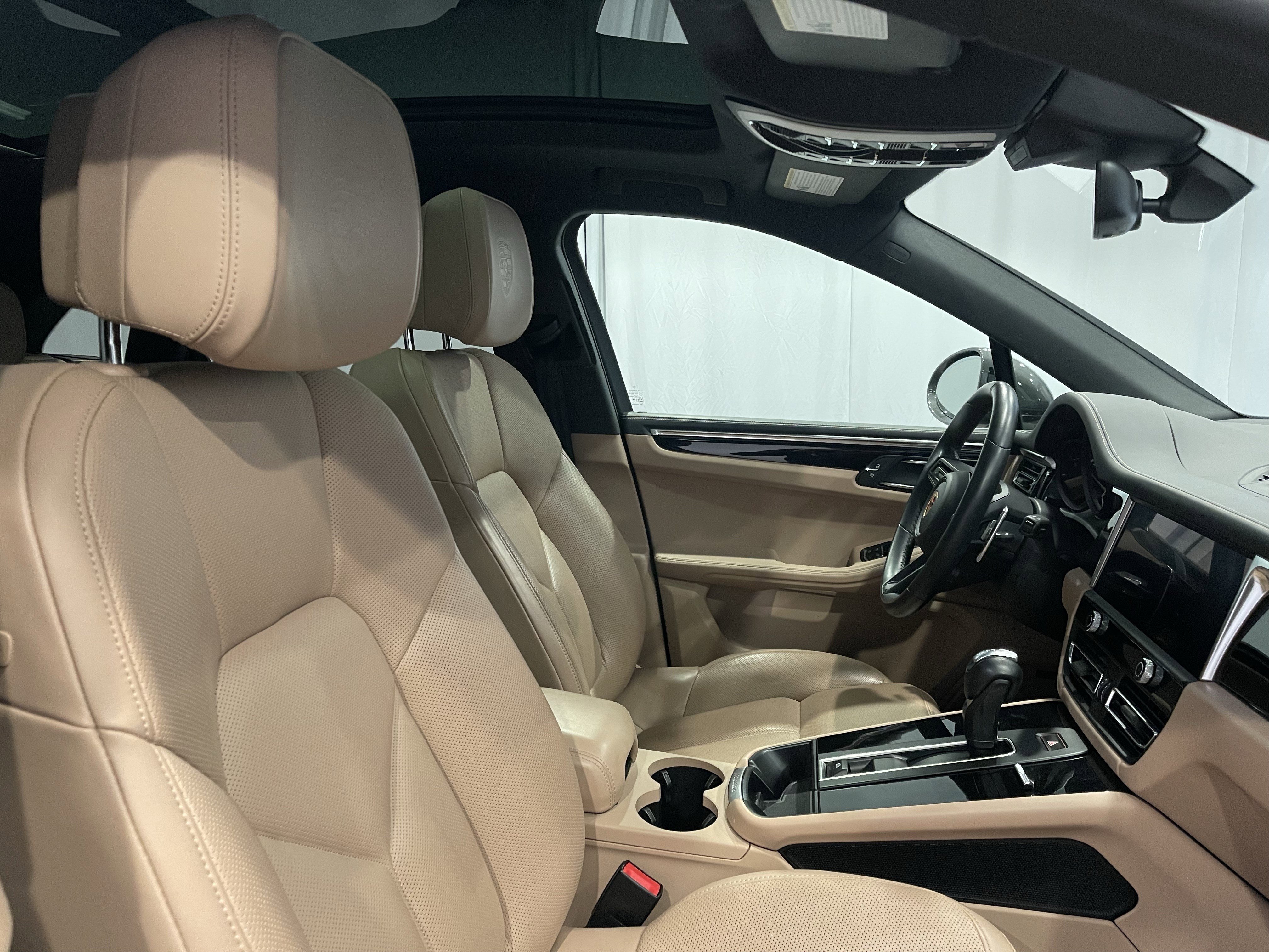 Used 2024 Porsche Macan image 16