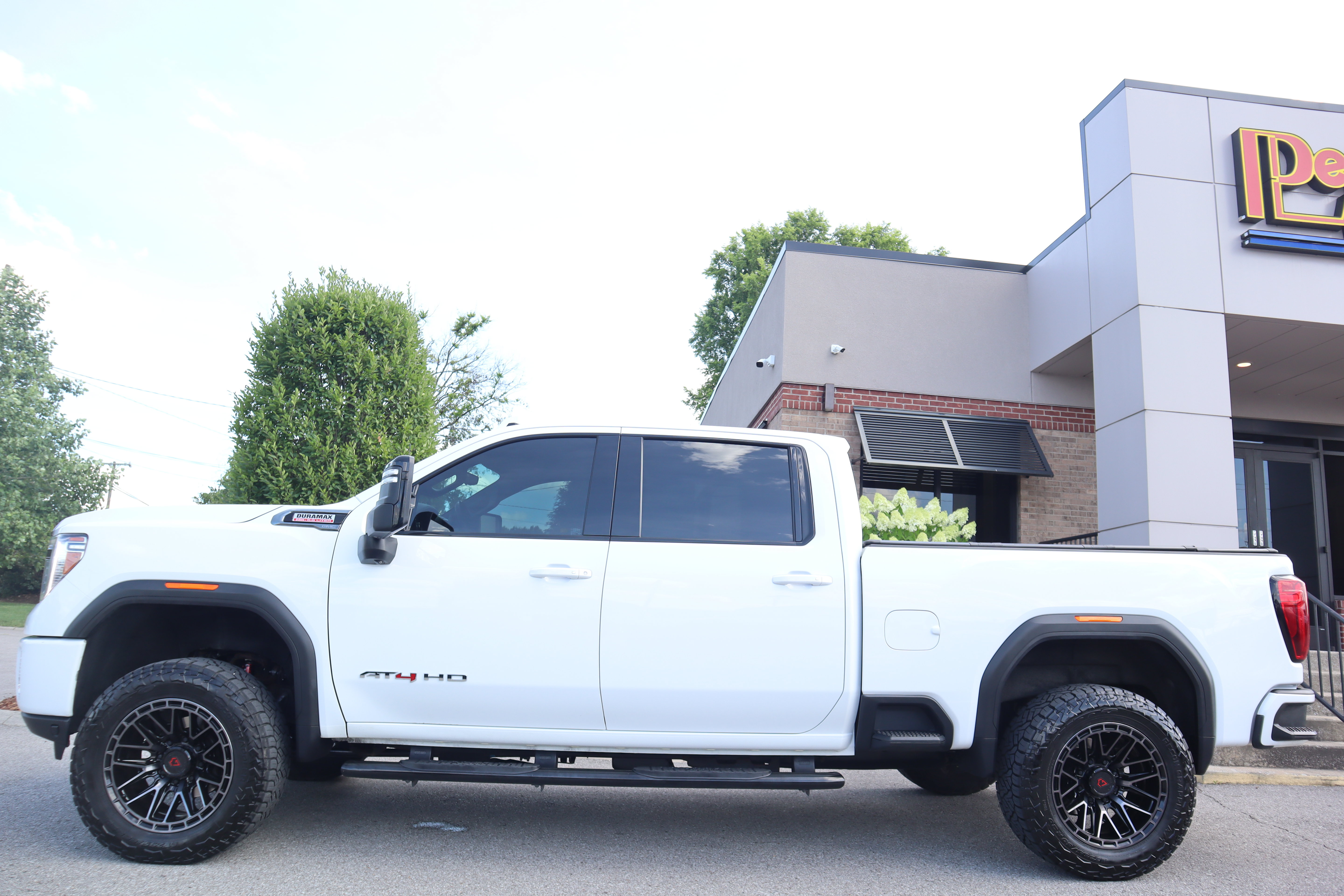 Used 2022 GMC Sierra 2500 AT4 w/ AT4 Premium Plus Package AWD/4WD image 11