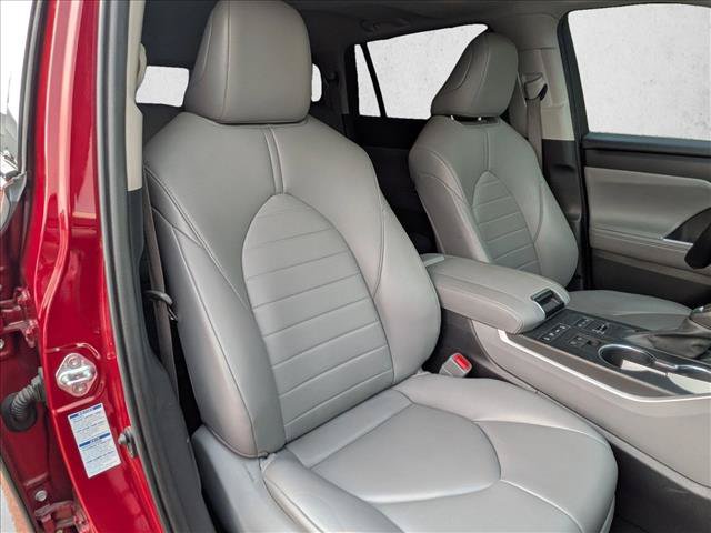 Used 2021 Toyota Highlander XLE AWD/4WD image 21