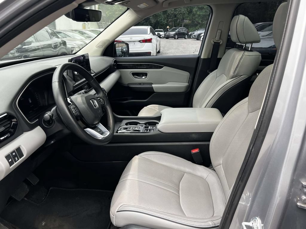 Used 2023 Honda Pilot Elite image 16