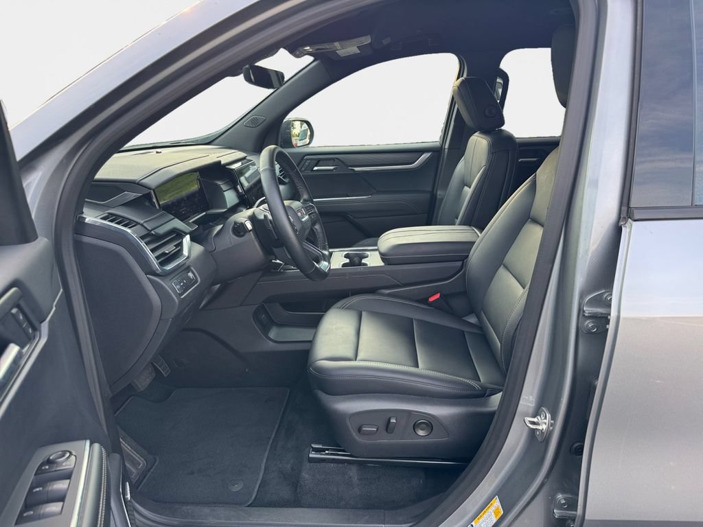 Used 2026 GMC Acadia Elevation w/ Elevation Premium Package FWD image 12