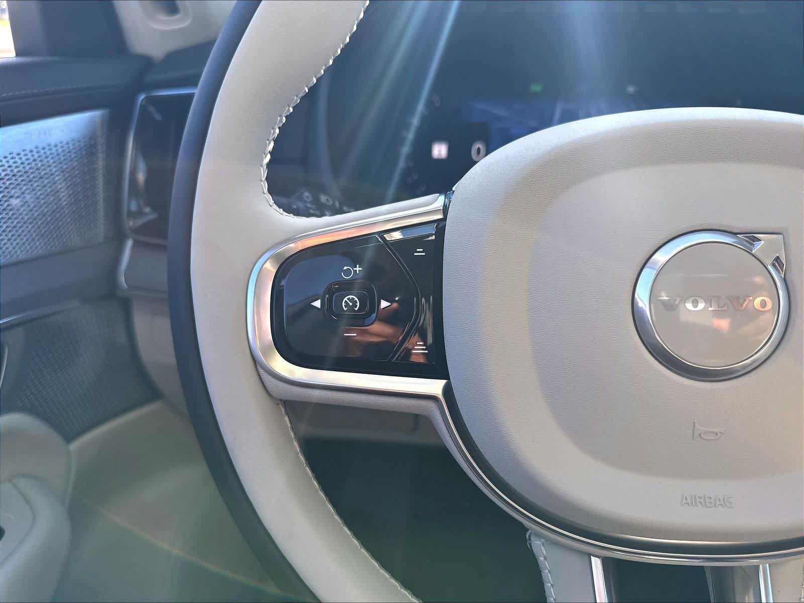 New 2027 Volvo XC90 B6 Ultra AWD/4WD image 17