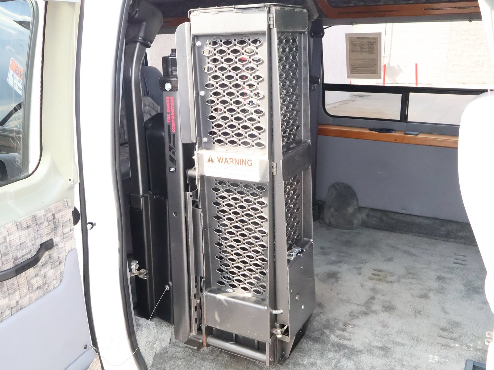 Used 2000 Ford E-150 and Econoline 150 RWD image 48