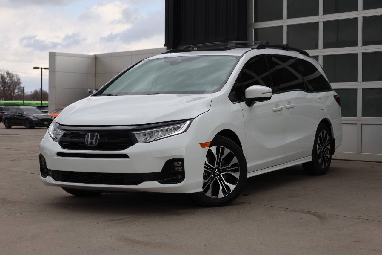 Used 2025 Honda Odyssey Elite image 3