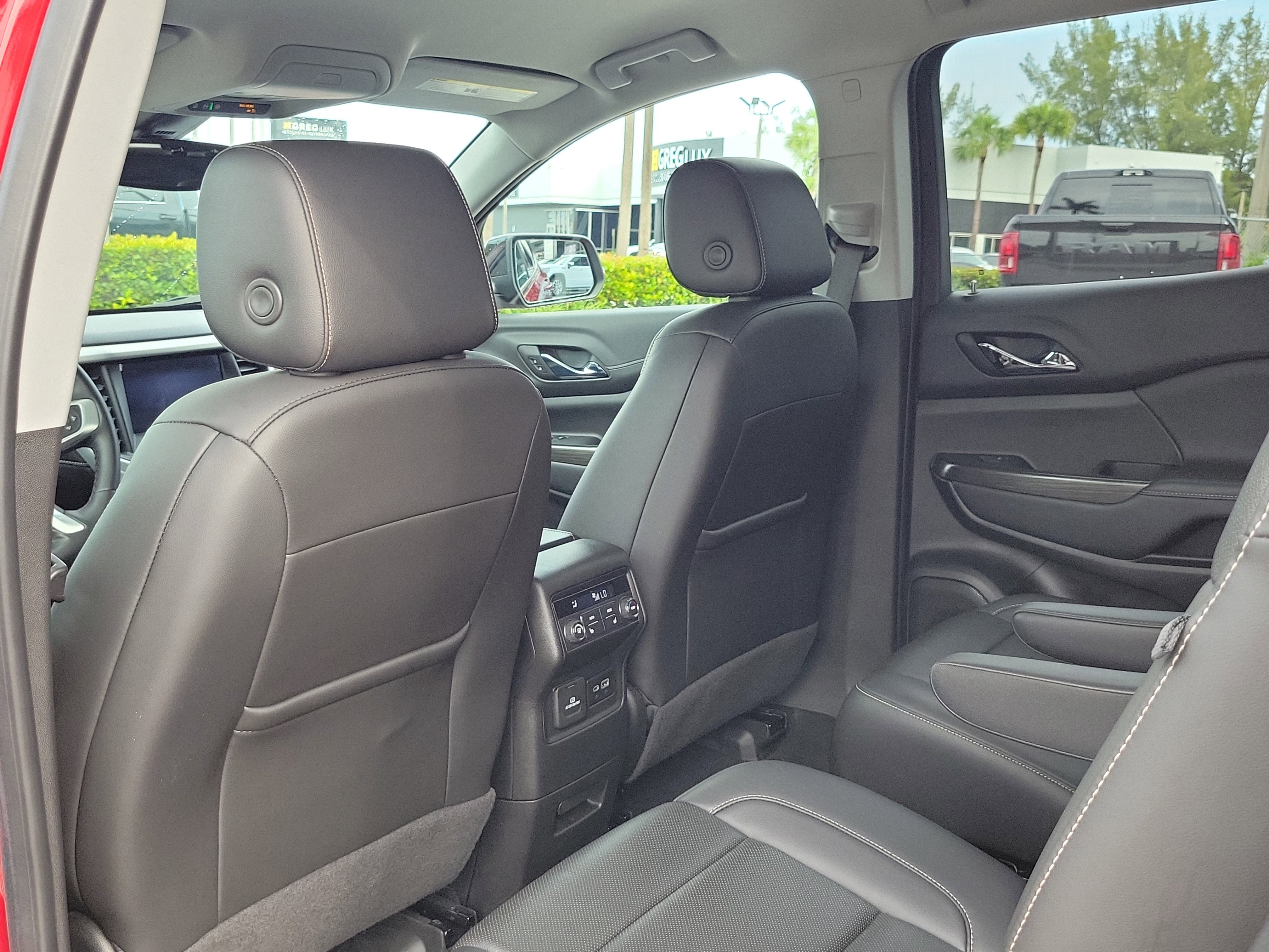 Used 2023 GMC Acadia SLT w/ Elevation Edition FWD image 15