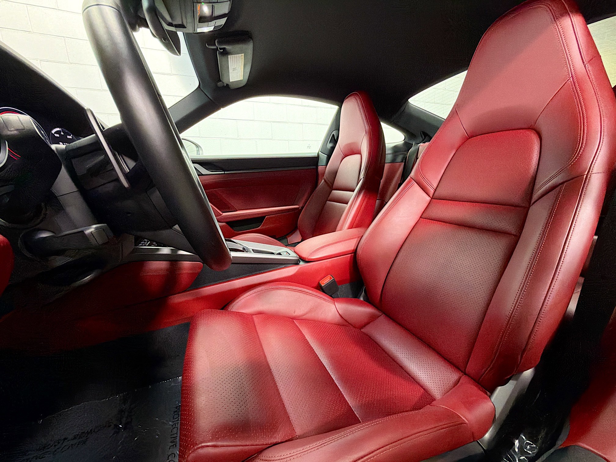 Used 2024 Porsche 911 Carrera RWD image 5
