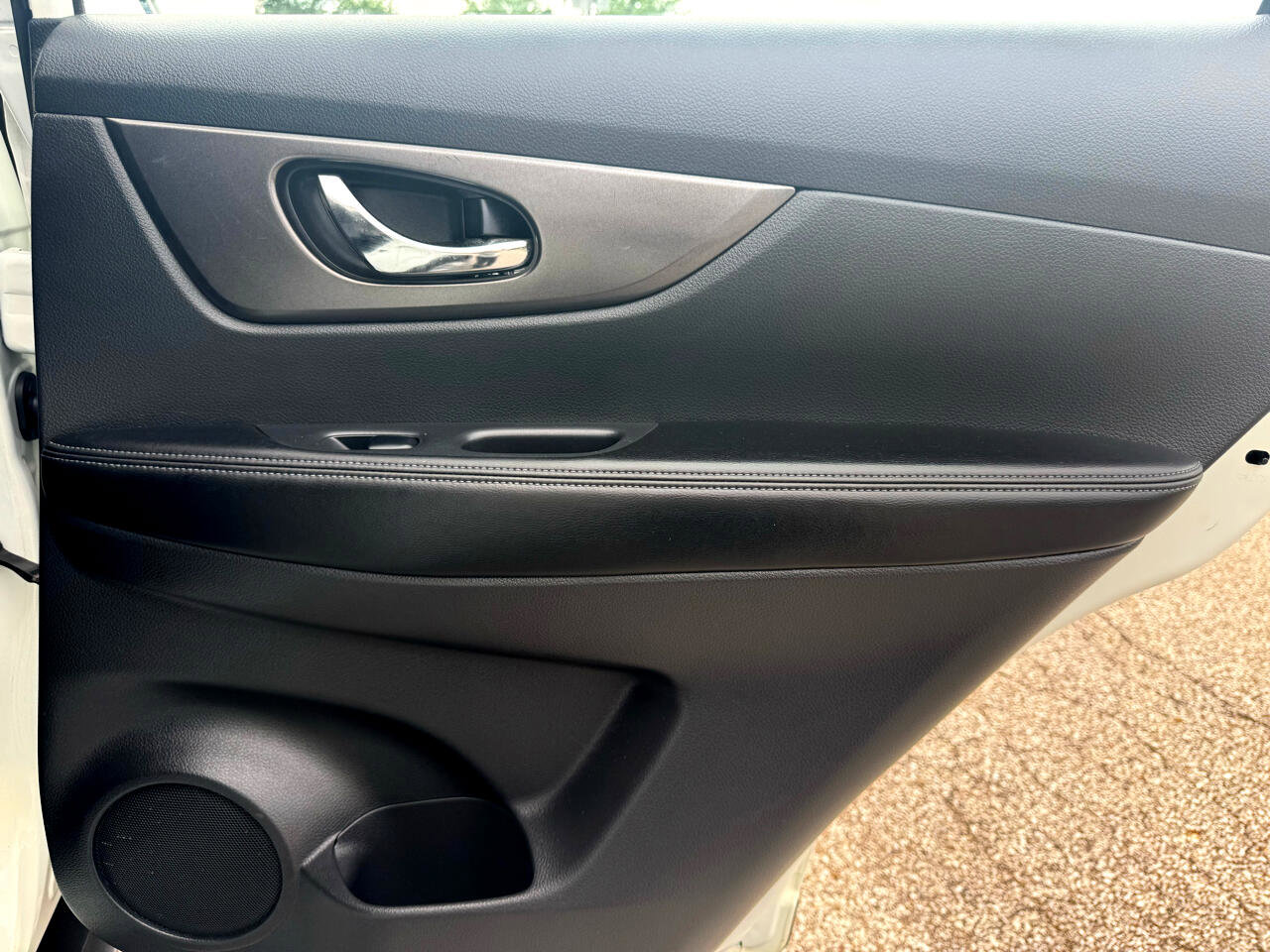 Used 2015 Nissan Rogue S image 21