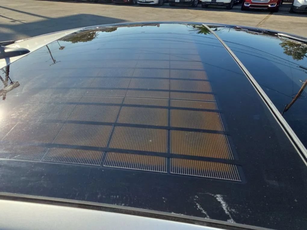 Used 2014 Toyota Prius Four w/ Solar Roof Package FWD image 10