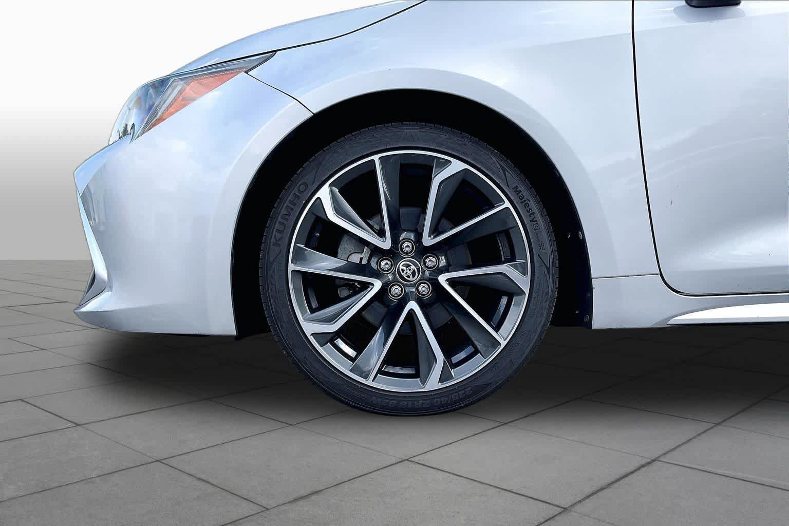 Used 2019 Toyota Corolla XSE FWD image 10