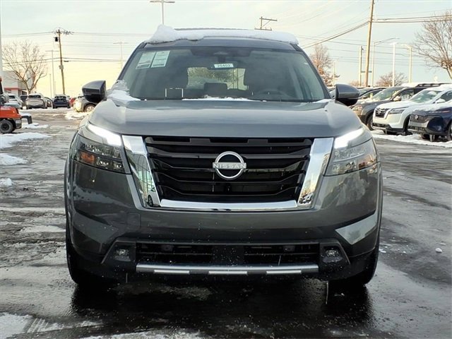 New 2025 Nissan Pathfinder SL image 2