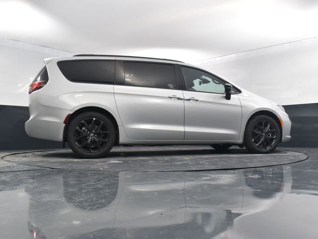 New 2026 Chrysler Pacifica Select w/ S Appearance Package FWD image 61