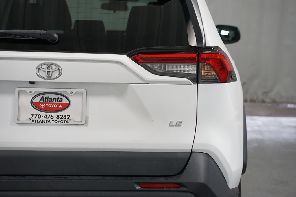 Used 2021 Toyota RAV4 LE image 10