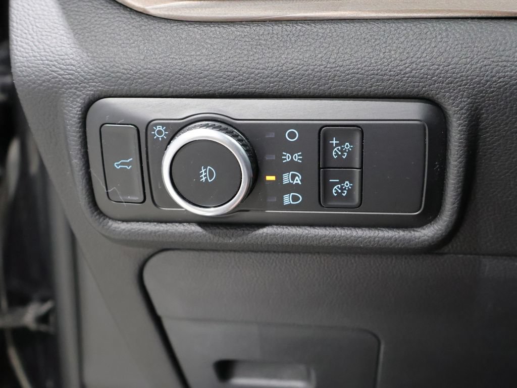 Used 2024 Ford Explorer Limited w/ Equipment Group 301A AWD/4WD image 34