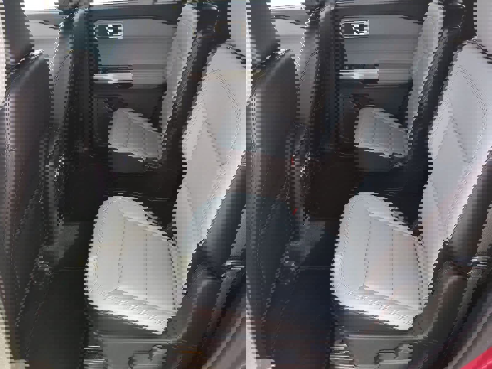 Used 2021 Ford Explorer XLT w/ Equipment Group 202A image 19