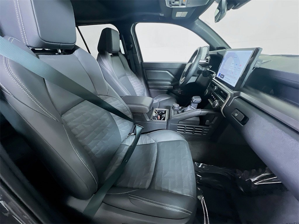 Certified 2025 Toyota 4Runner TRD Off-Road Premium image 25