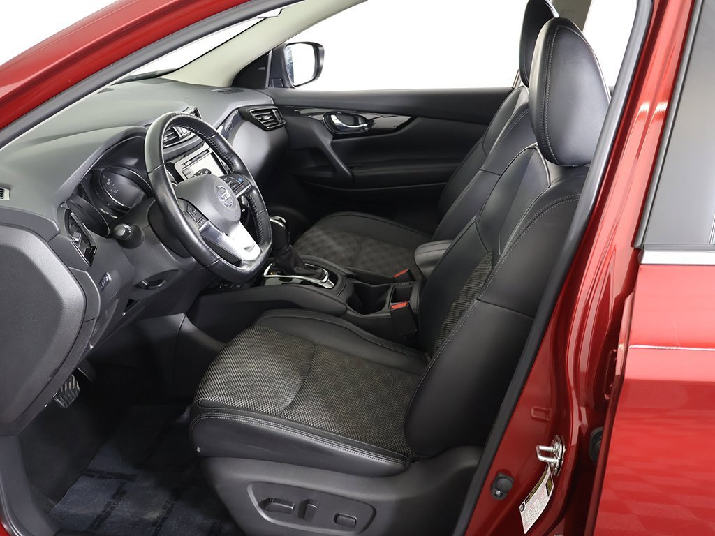 Used 2022 Nissan Rogue Sport SV w/ Technology Package image 31