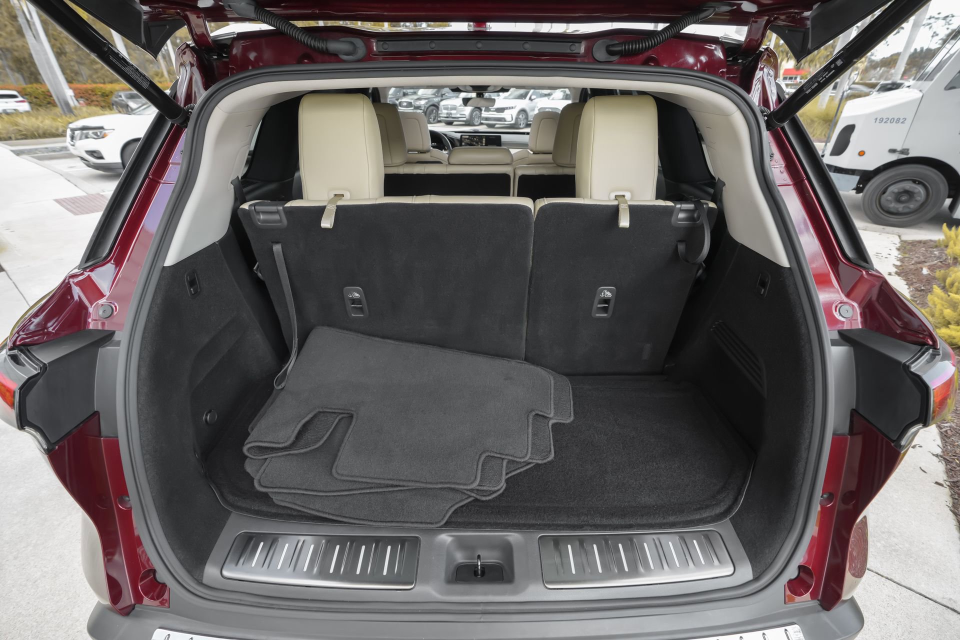 Used 2023 INFINITI QX60 Luxe image 40