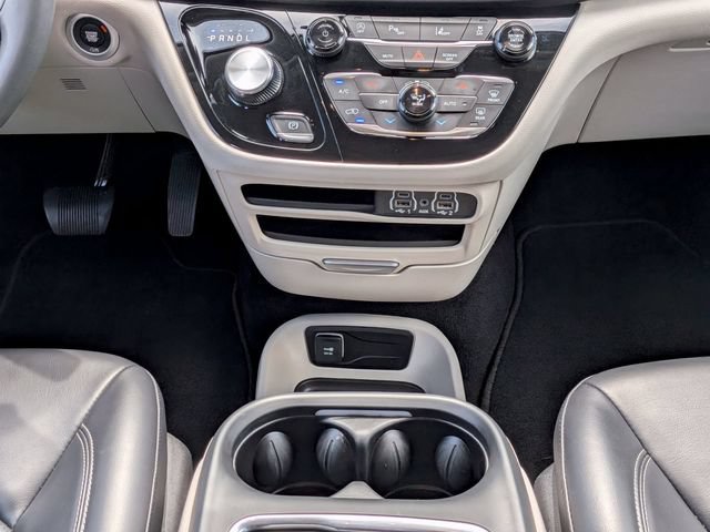 Used 2023 Chrysler Pacifica Touring-L FWD image 19