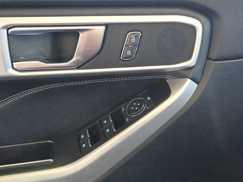 Used 2022 Ford Explorer XLT w/ Equipment Group 202A image 13