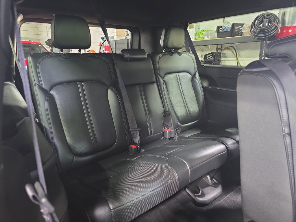 Used 2024 Jeep Wagoneer L Series II w/ Flexible Seating Group AWD/4WD image 12