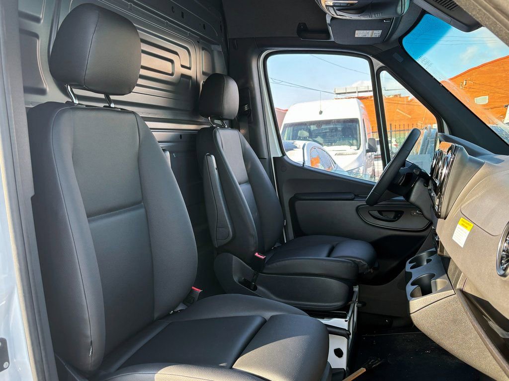 Used 2026 Mercedes-Benz Sprinter 2500 image 21
