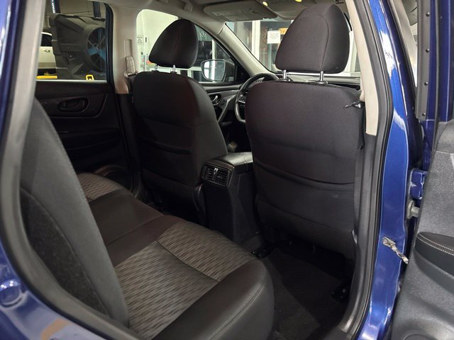 Used 2020 Nissan Rogue S FWD image 32