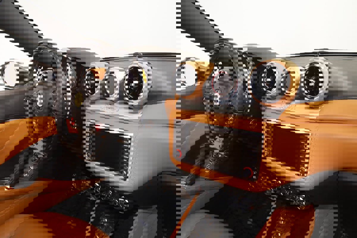 Used 2018 Ferrari California T image 78