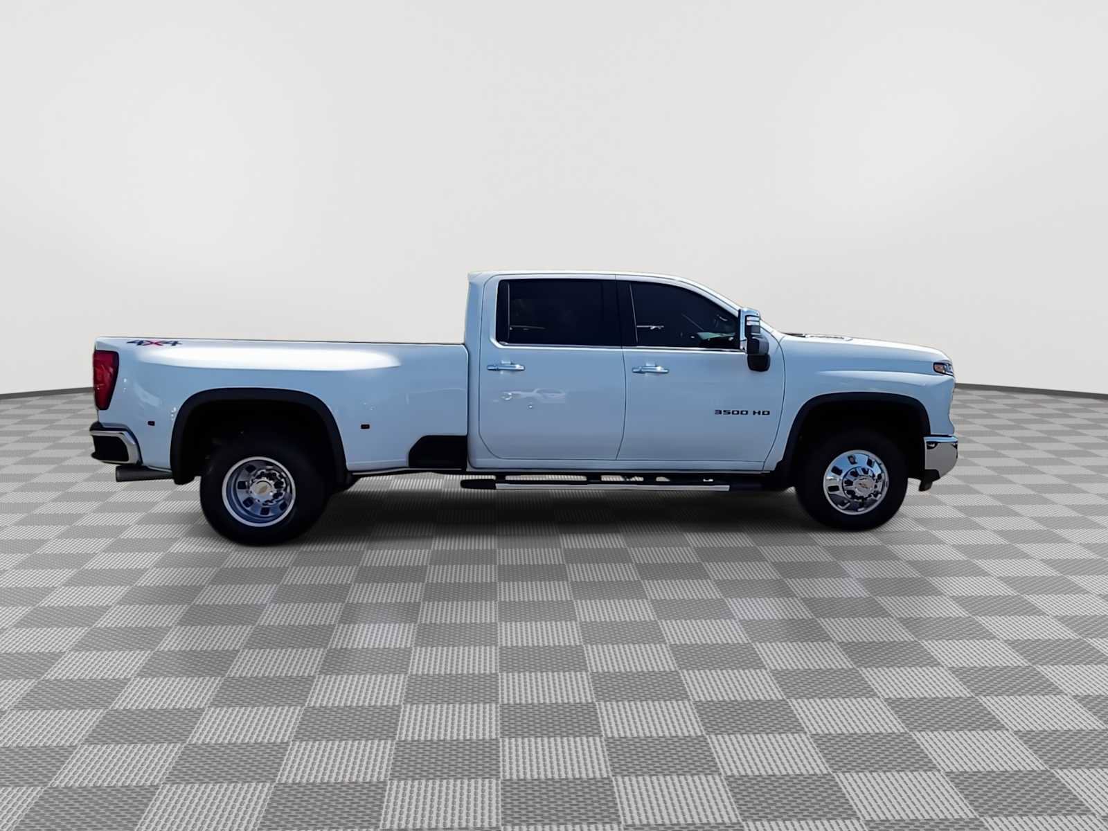 Used 2025 Chevrolet Silverado 3500 LTZ AWD/4WD image 9