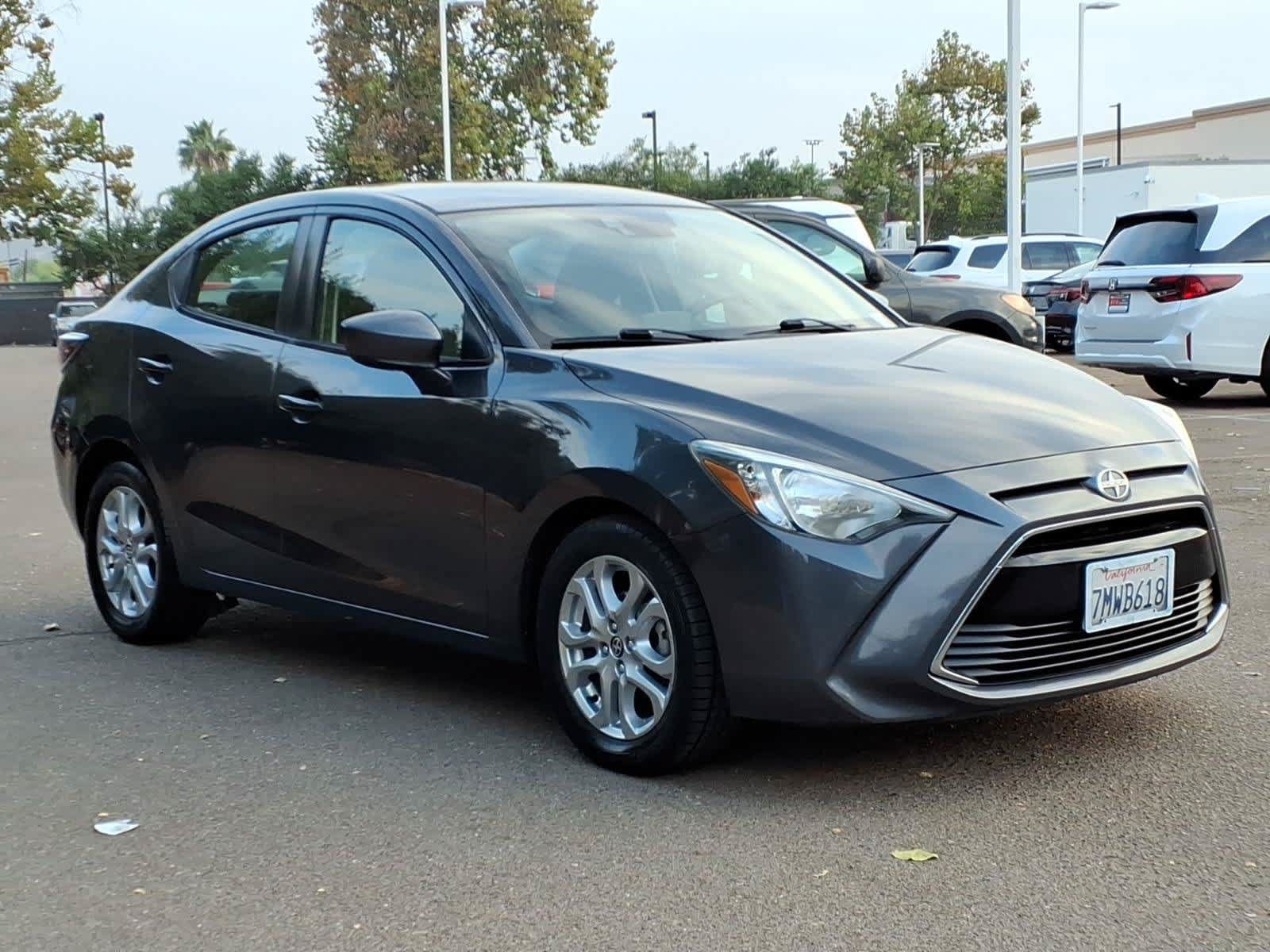 Used 2016 Scion iA FWD image 3