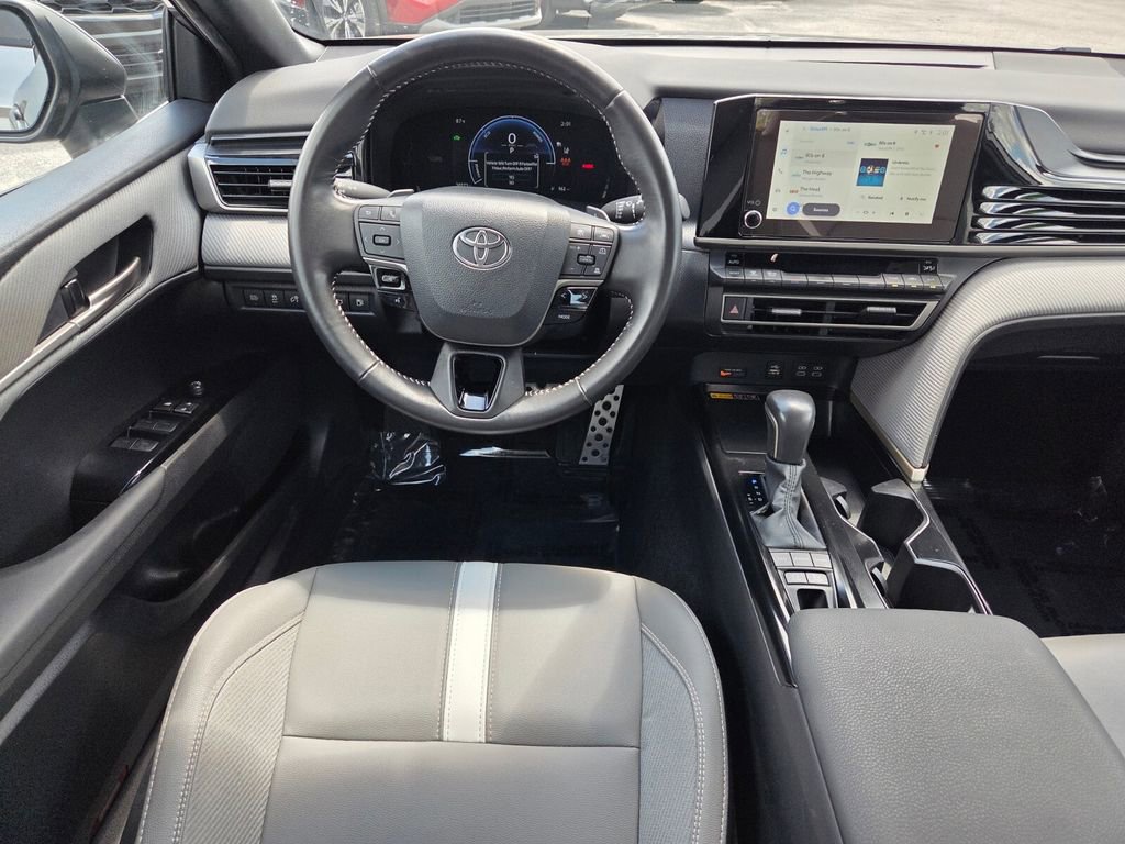 Used 2025 Toyota Camry SE FWD image 8