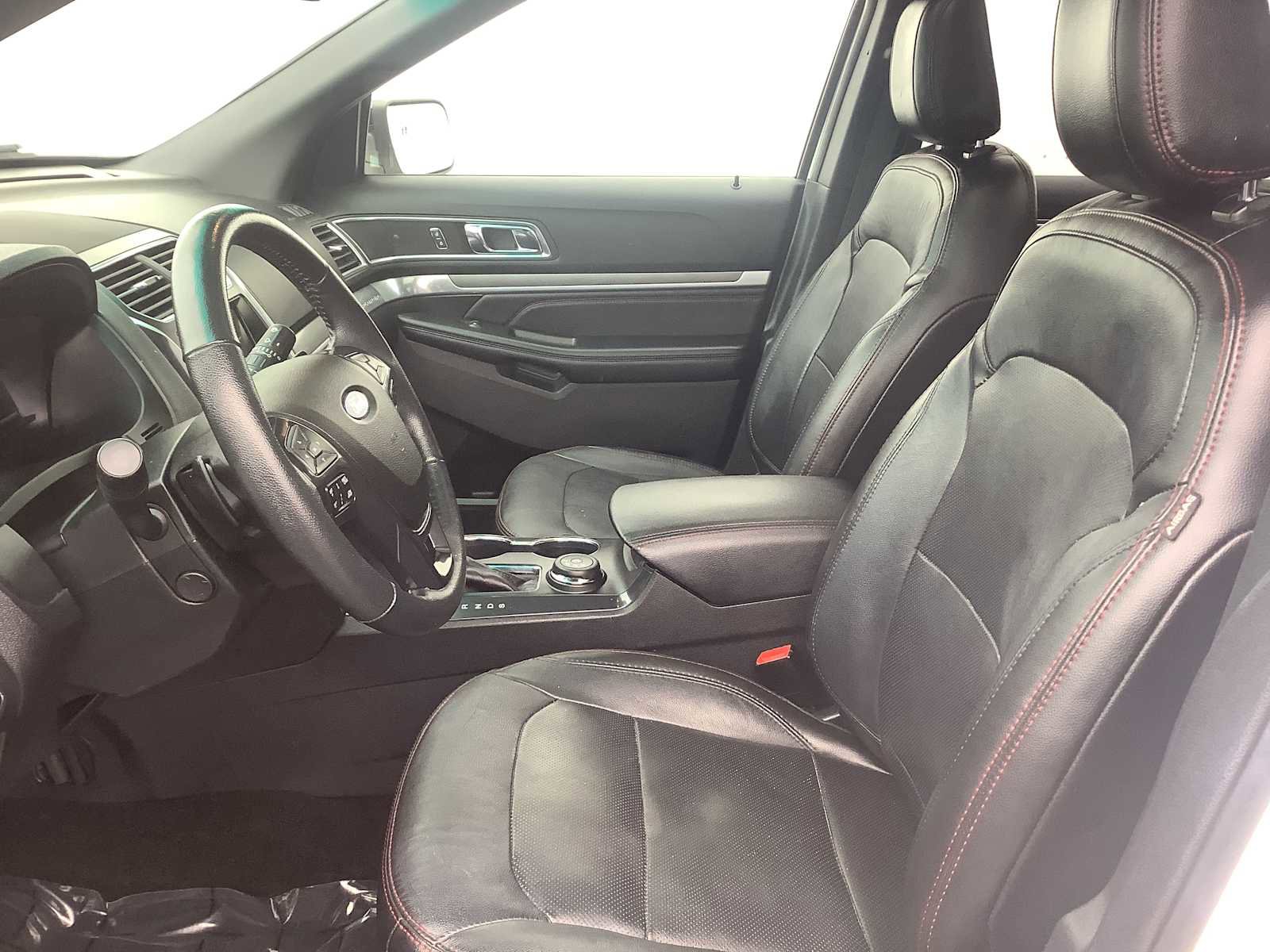 Used 2018 Ford Explorer Sport w/ Equipment Group 401A image 2