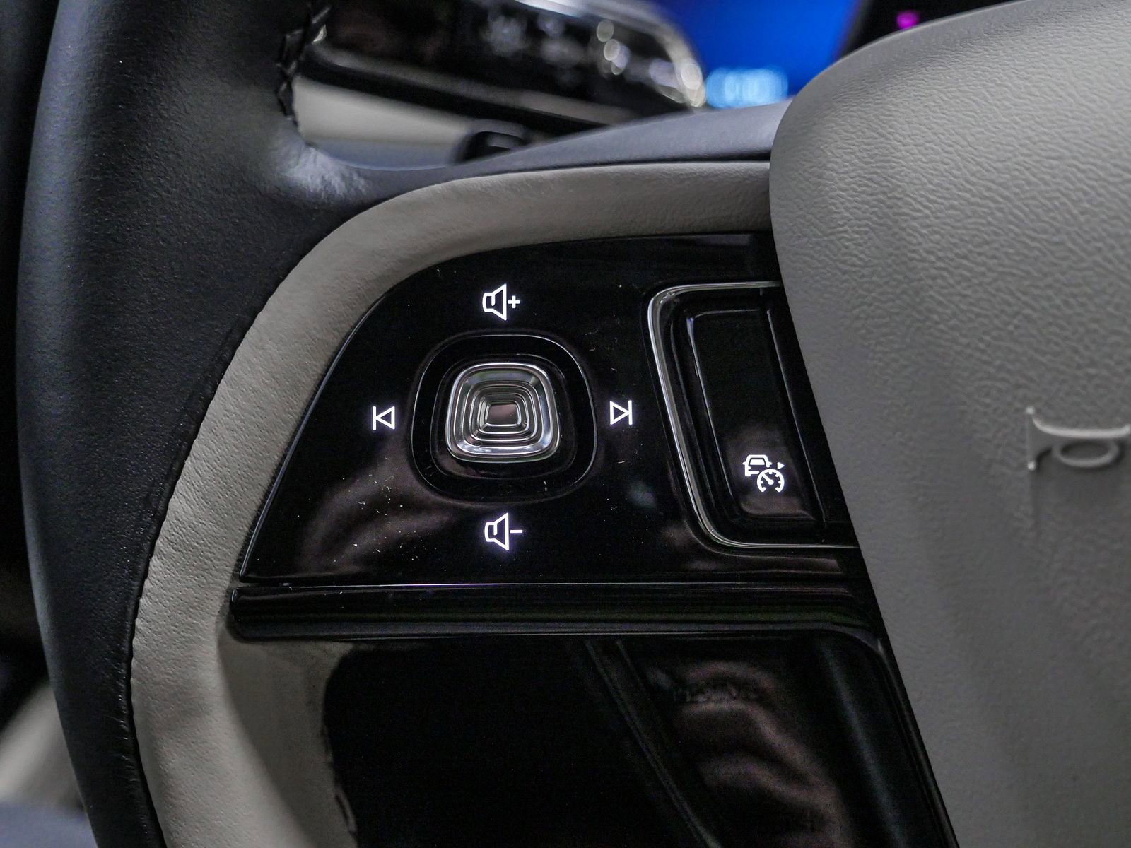 New 2025 Lincoln Corsair Reserve w/ Equipment Group 202A image 39