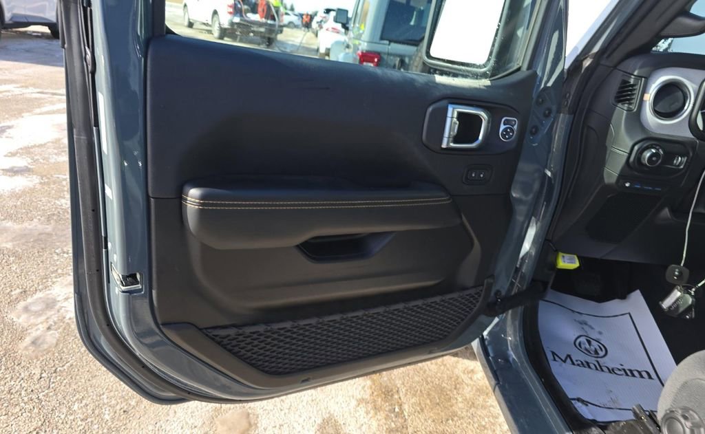 Used 2025 Jeep Wrangler Unlimited Sahara w/ Safety Group image 35