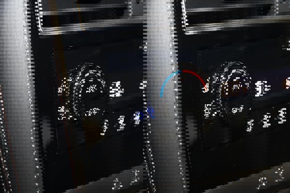 Used 2024 Nissan Armada Platinum w/ Captain's Chairs Package image 35