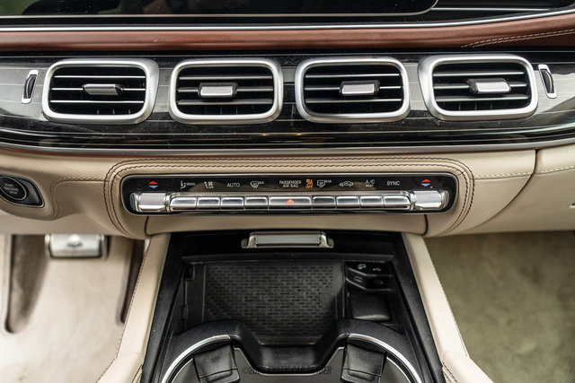 Used 2023 Mercedes-Benz Maybach GLS 600 4MATIC image 31