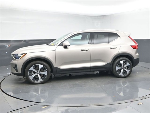 Used 2024 Volvo XC40 B5 Plus w/ Protection Package Premier image 4