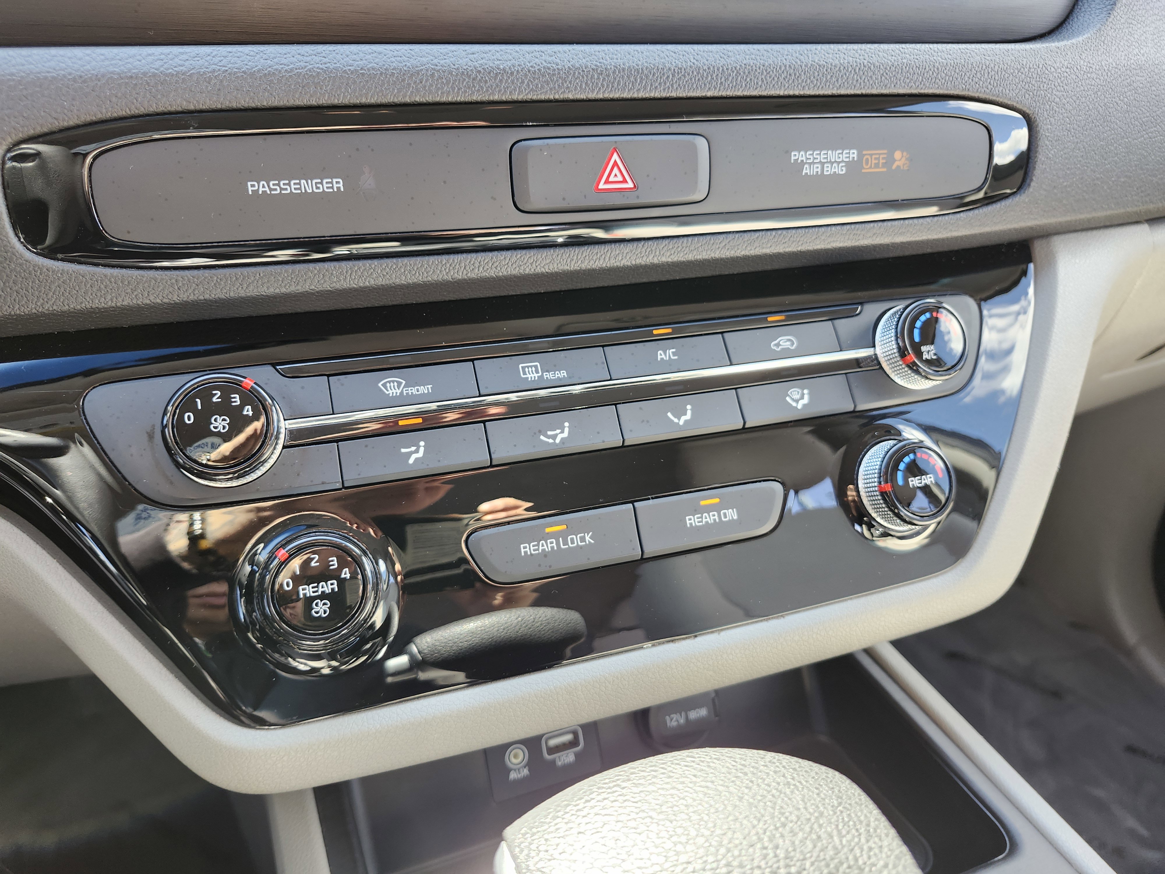 Used 2020 Kia Sedona L FWD image 28
