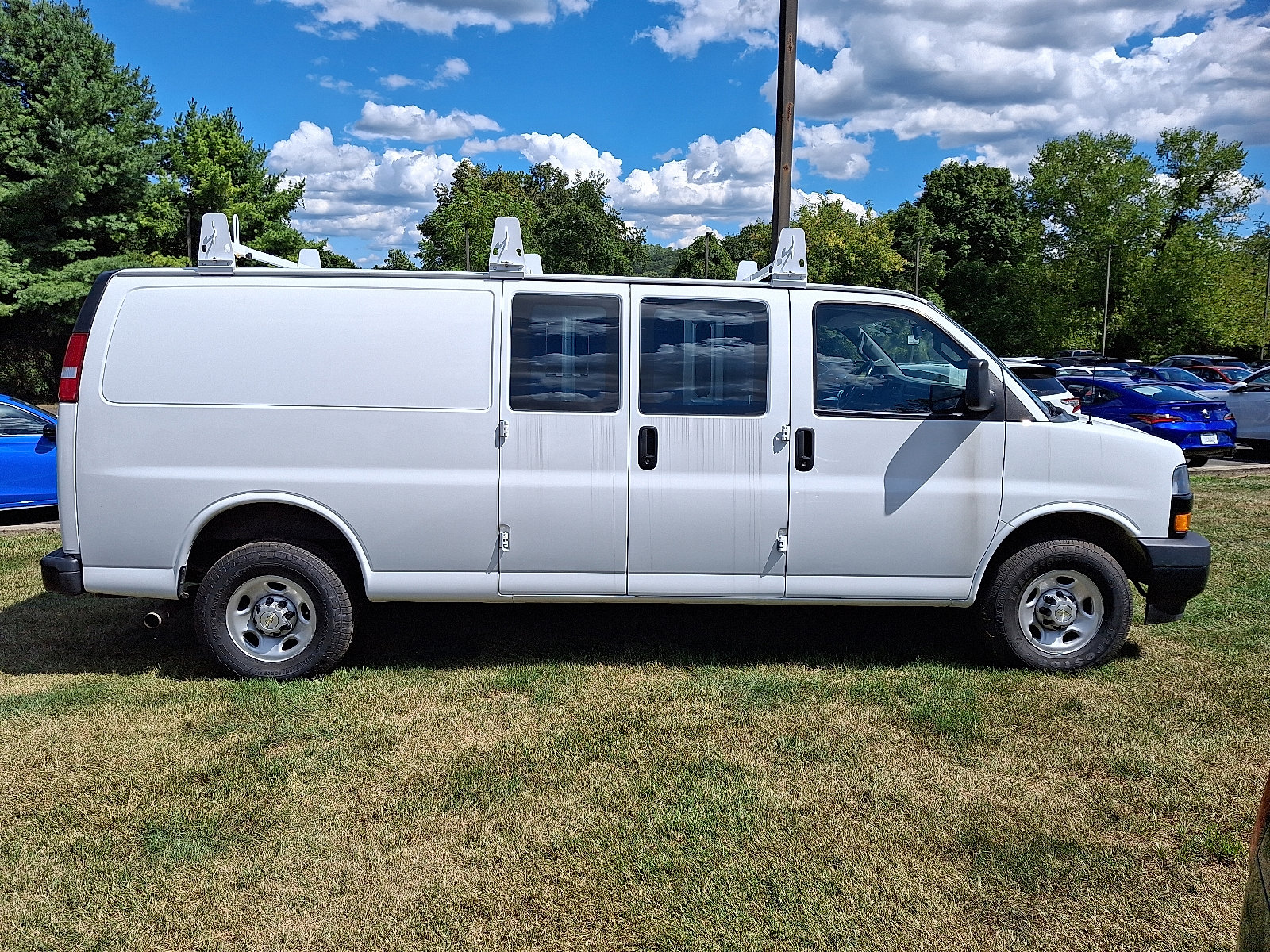 Used 2022 Chevrolet Express 2500 Extended w/ Driver Convenience Package image 7