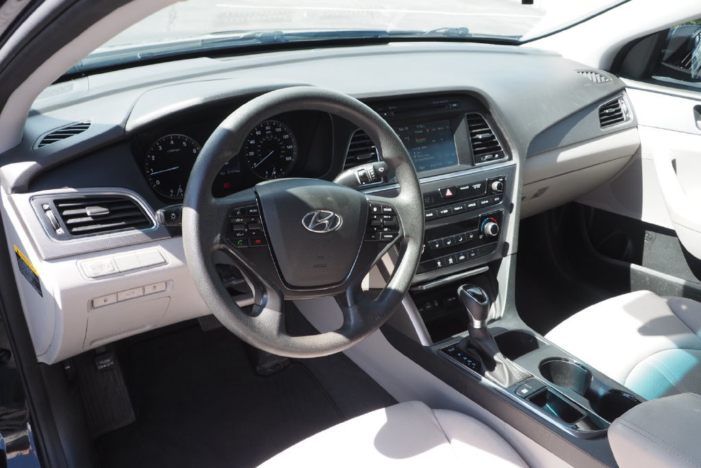 Used 2017 Hyundai Sonata SE FWD image 11