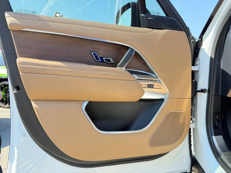 Used 2023 Land Rover Range Rover SE image 9