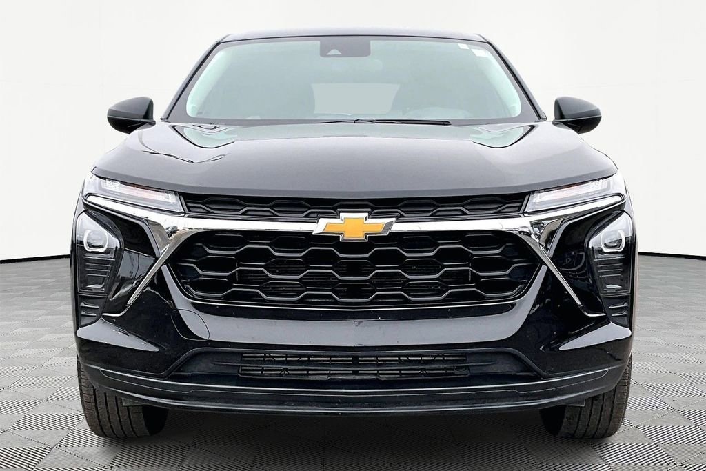 Used 2025 Chevrolet Trax LS image 3