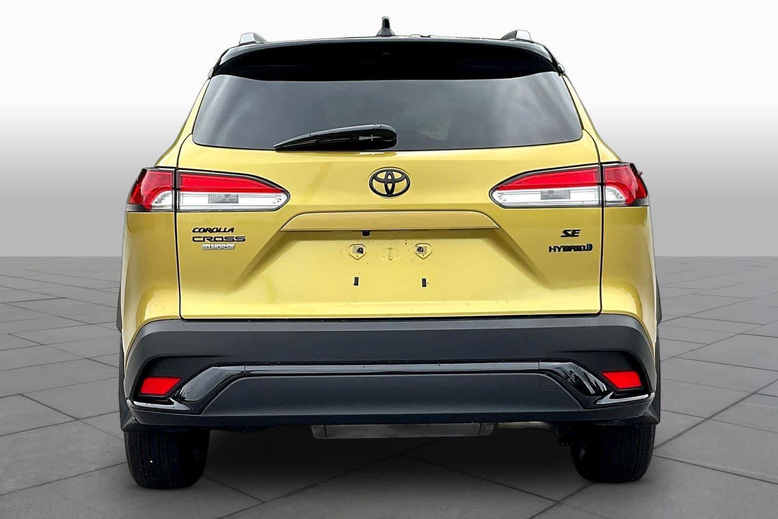 Used 2024 Toyota Corolla Cross AWD Hybrid w/ Moonroof Package image 5