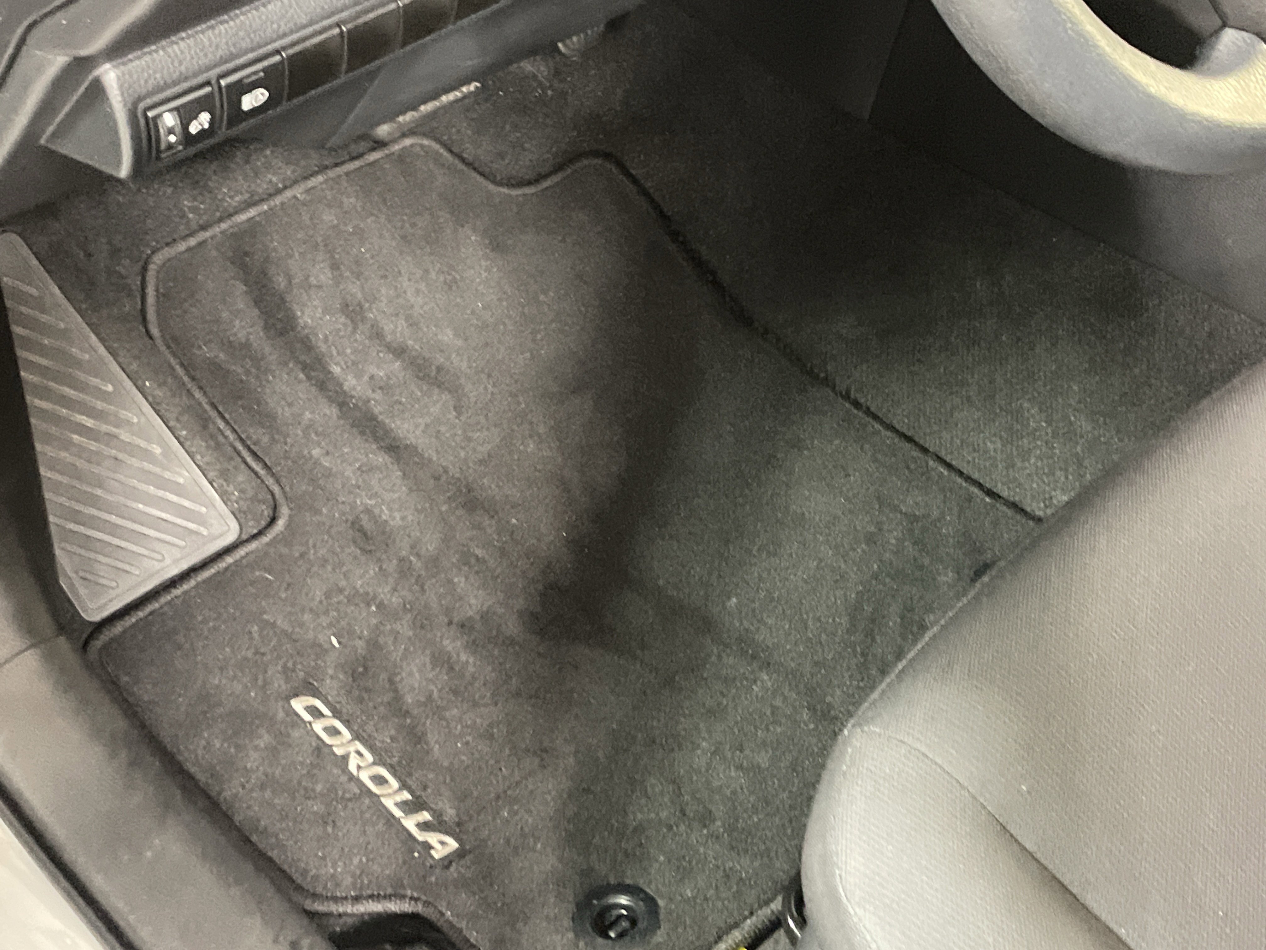 Used 2024 Toyota Corolla LE w/ LE Convenience Package image 17